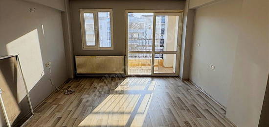 Zeta'dan Gaziemir Atıfbey Mh. Merkezde 2+1 Kiralık Daire