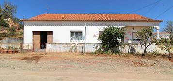 Moradia térrea em terreno de 12 hectares em Silves