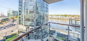 Flat to rent in Kestrel House, St George Wharf, Vauxhall SW8