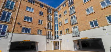 Flat for sale in The Dell, Southampton, Hampshire SO15