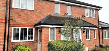 Flat to rent in Hanover Close, Ashford, Surrey TW15