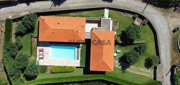 Casa T3 em Dem de 295,00 m²