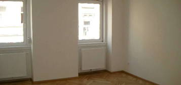 Helle 2-Zimmer-Wohnung in hübschem Stilaltbau - 62 m²