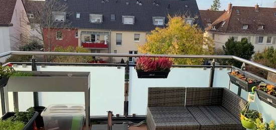 Moderne, lichtduchflutete 2 ZKB-Wohnung mit Balkon !!!