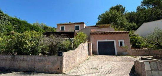 Maison individuelle de 105 m2, avec piscine privée et garage - Terrain de 1000 m2 - 3 chambres - Draguignan