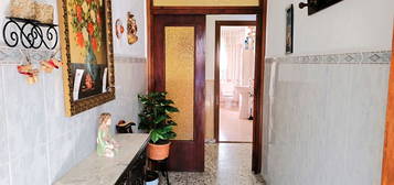 Chalet pareado en venta en calle Escalona