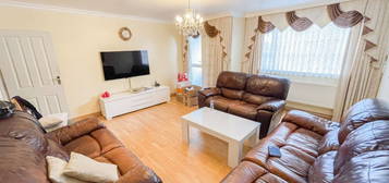 3 bed flat to rent