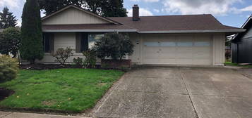 4777 Whitman Cir NE, Salem, OR 97305