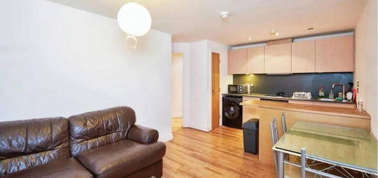 3 bedroom flat to rent