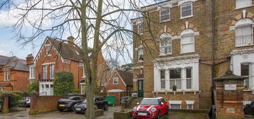 Flat to rent in Waldegrave Park, Twickenham TW1