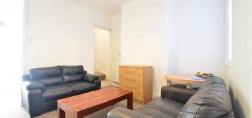 4 bed shared accommodation to rent