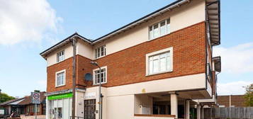 Flat to rent in Twelve Trees House, Crowthorne RG45