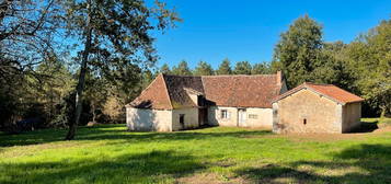 Maison ancienne à rénover à EYLIAC (24) sur plus de 8 ha de terrain