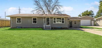 1124 Windsor Pl, Belmond, IA 50421