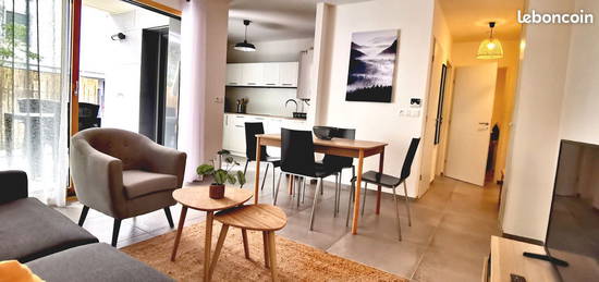 T2 standing, 45m², garage, terrasse, cœur de ville, calme. Résidence L'Exception