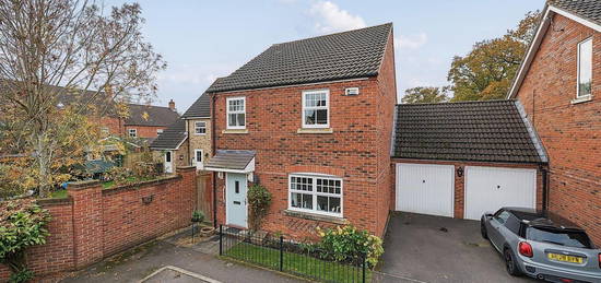 Link-detached house for sale in Asparagus Close, Mortimer, Berkshire RG7