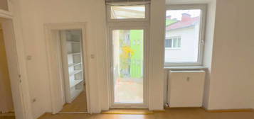 2 Zi Wohnung mit 2 Balkonen, Blick in den Garten und Schlossberg, WG geeignet