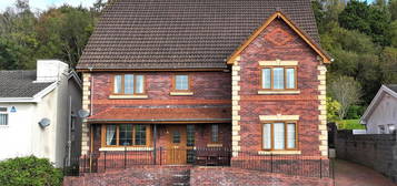 5 bed detached house for sale