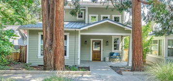 647 B St, Ashland, OR 97520