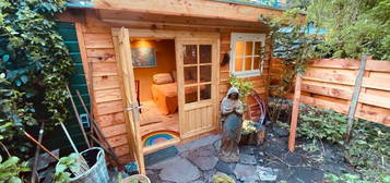 Druïde healing hut met echte boom huur per dag (of week)