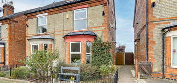 3 bedroom semi-detached house for sale