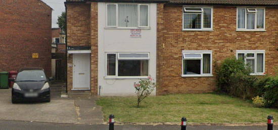 Maisonette to rent in Grasmere Avenue, Slough SL2