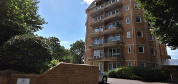 Flat to rent in Upper Maze Hill, St. Leonards-On-Sea TN38