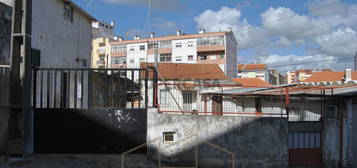 Casas antigas / Lote 400m2 para reconstrução total no Cacém