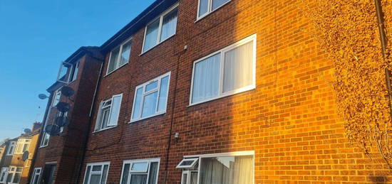 Flat to rent in Staines Road, Bedfont, Feltham TW14