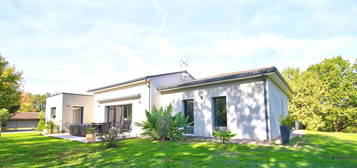 FALS - Maison de plain-pied de 125m² habitables, 4 chambres dont une suite parentales et jardin clos de 2100m².