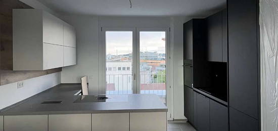 Neuwertige 4-Zimmer-Penthouse - Wohnung mit Balkon in Böblingen