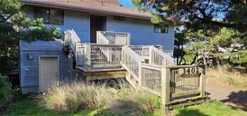 3402 NW Hidden Lake Dr, Waldport, OR 97394