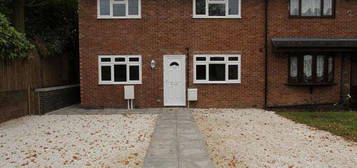 8 bedroom terraced house to rent