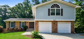 627 Rockborough Dr, Stone Mountain, GA 30083