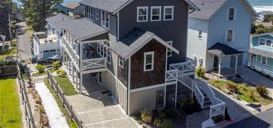 2337 SW Driftwood Ln, Lincoln City, OR 97367