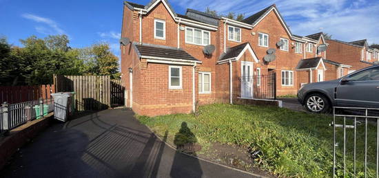 End terrace house to rent in Everside Drive, Manchester M8