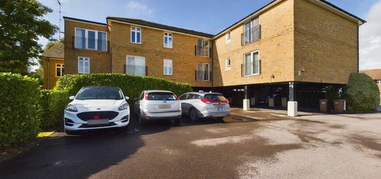 Flat for sale in London Road, Ashford, Surrey TW15