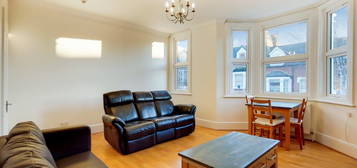 3 bed flat to rent