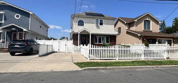 109 Laconia Ave, Staten Island, NY 10305