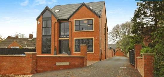 6 bedroom detached house for sale