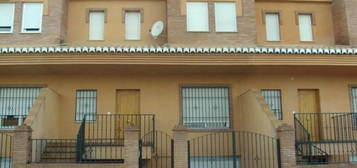 Chalet pareado en venta en calle Nardo