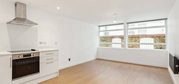 Flat to rent in Rosedale Road, Richmond TW9