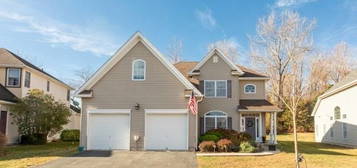 39 Bluffs Ct, Hamburg, NJ 07419