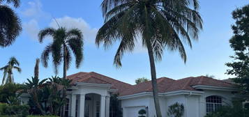 132 Pembroke Dr, Palm Beach Gardens, FL 33418