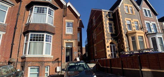 Flat to rent in Salisbury Road, Southsea PO4