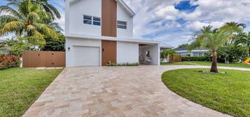 303 SW 14th Pl, Boca Raton, FL 33432