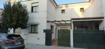 Casa adosada en calle de Leir&#xED;a