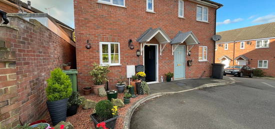 2 bed semi-detached house for sale