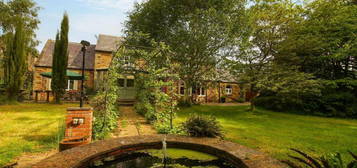 6 bedroom detached house for sale