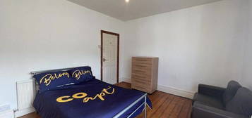 4 bed shared accommodation to rent